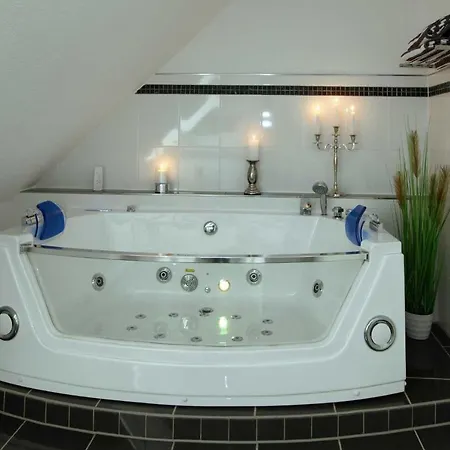 Reetferienhaus Brandseeschwalbe Apartamento Zirkow